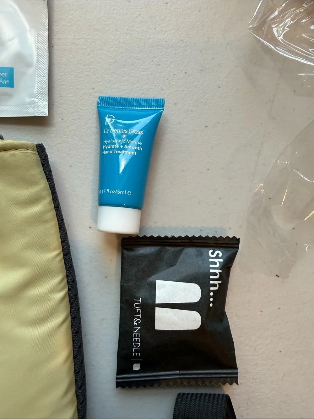 CARAA JetBlue-Mint Amenities Travel  Pouch: Dr.Dennis Gross Plus Ultra Socks NEW